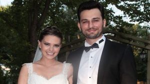 Birkan took a picture with his former wife Asli during their wedding ceremony