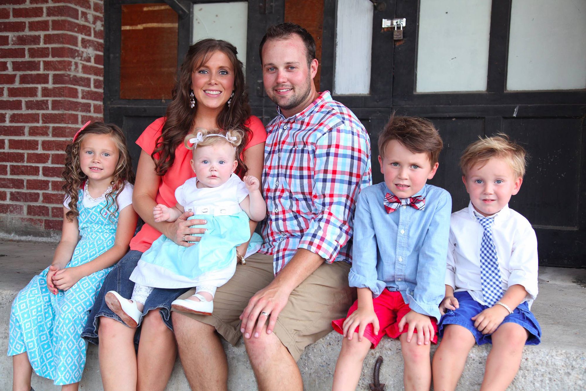 Josh Duggar with wife and six children
