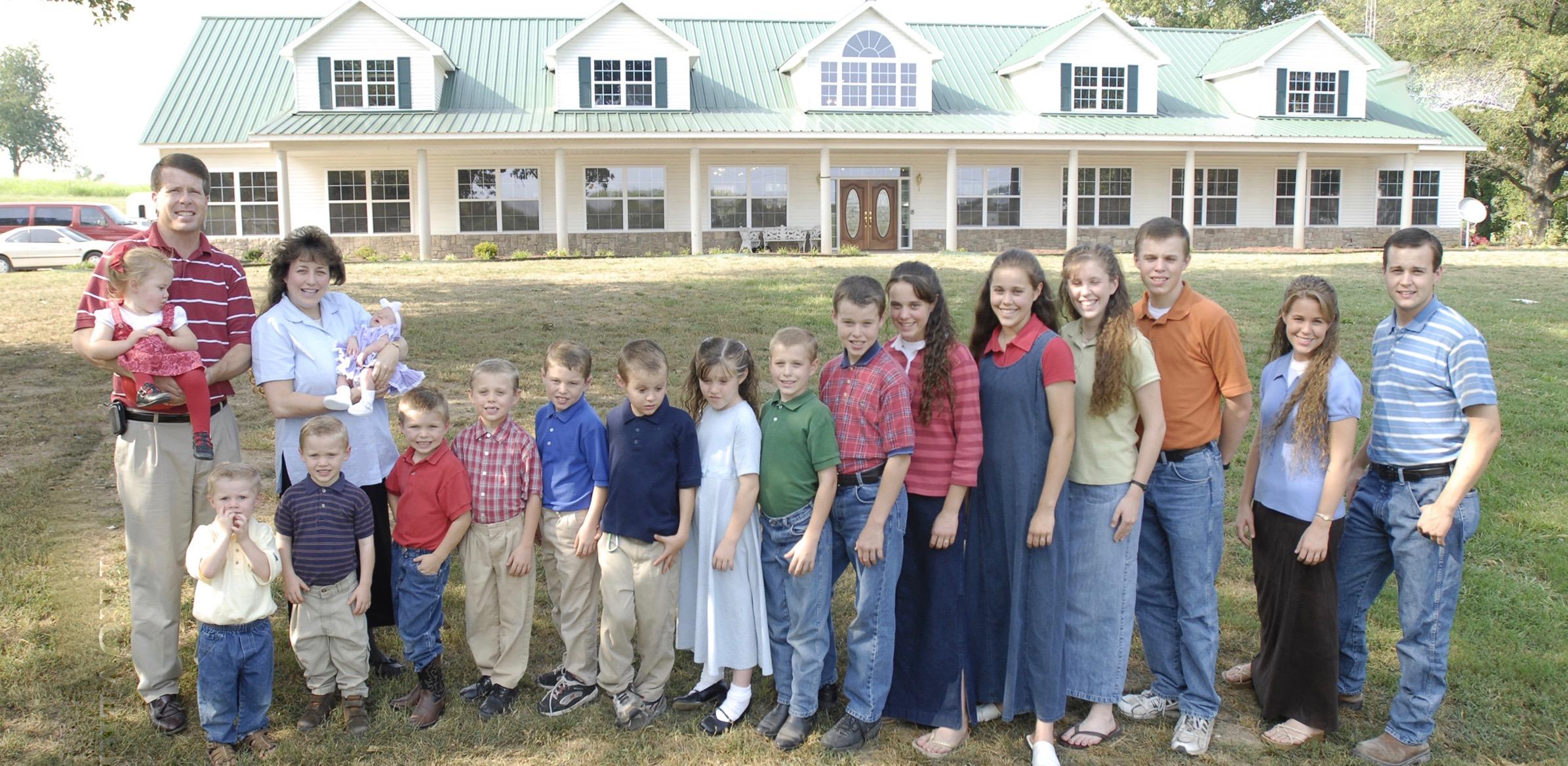 Joy-Anna Duggar Forsyth with her parents and siblings