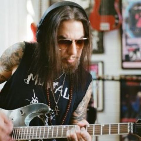 Dave Navarro Bio, Family, Relationship, Girlfriend, Band, and Net Worth