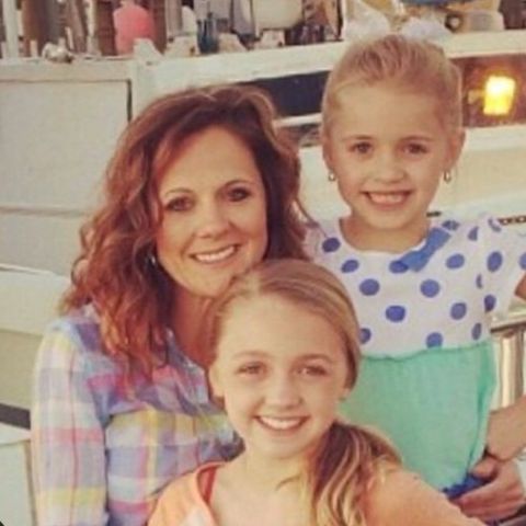 Jessica Aldean with her daughters