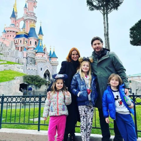 Arrow Rhodes Ackles' family during vacation