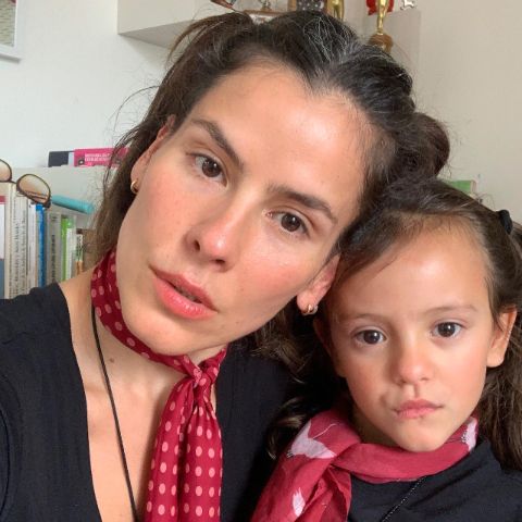 Zharick León with her daughter