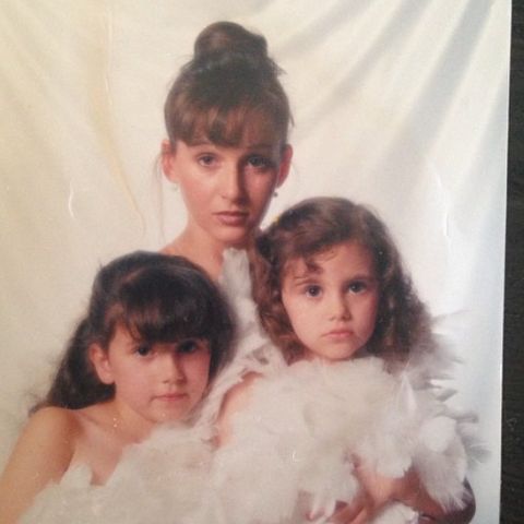 Alicia Josipovic with her mom and sister during her young days